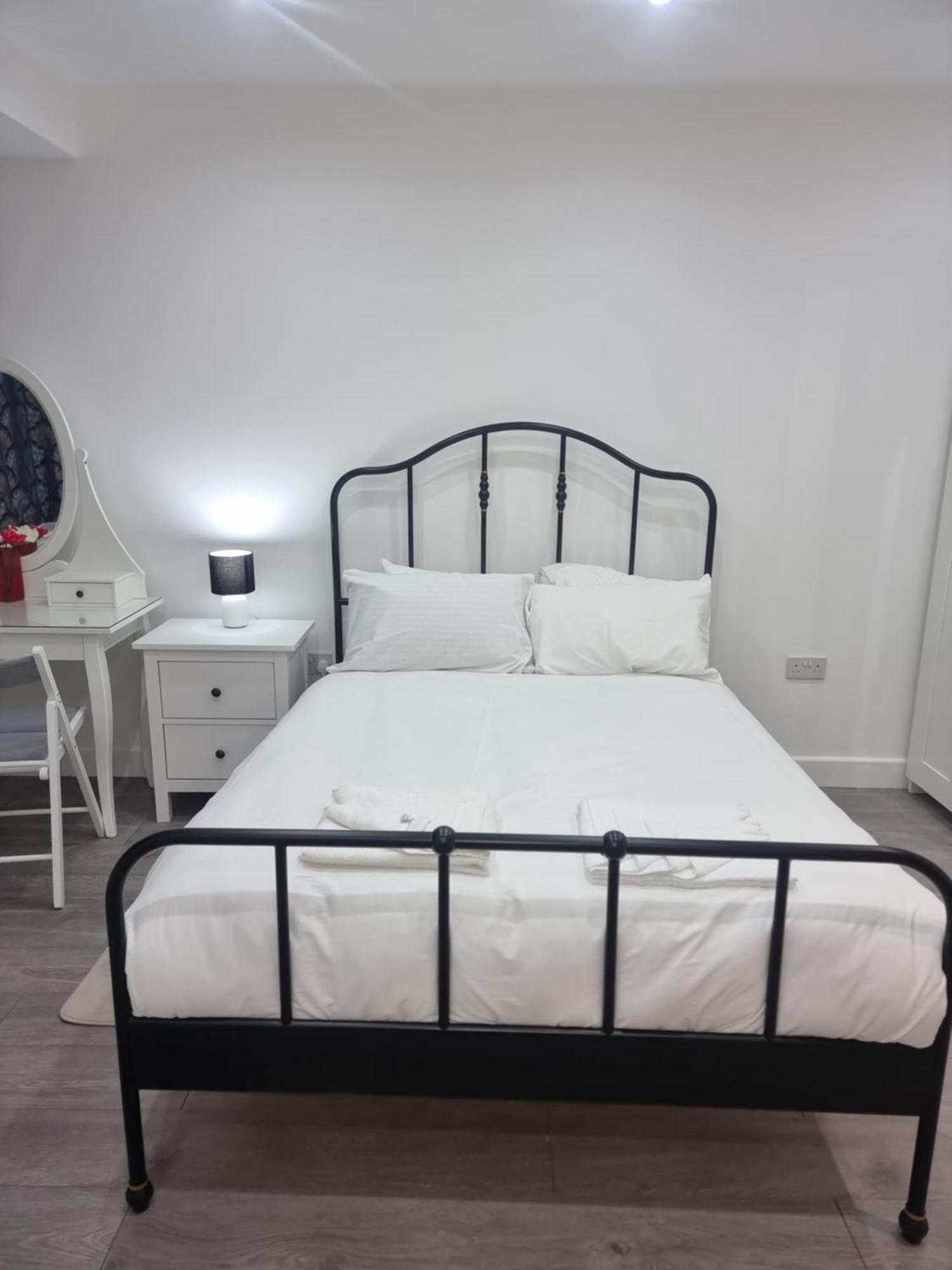 Brand New Studios In Harrow Extérieur photo